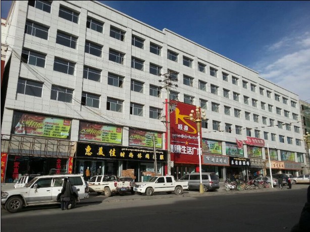 西藏那糧廣場(chǎng)采購一套11KW恒壓供水設(shè)備一控二